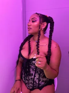 Lawrenhils Sensual Pic 2