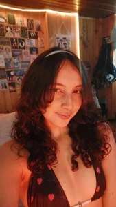 Real Laary de _Laary_Lily  2 photos