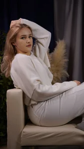 MichalByanOne look, and you’re under my spell Bild