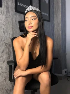 MeganCruzGB A HOT OFFICE GIRL 🔥😋 Immagine 