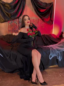 KateSunder 🤍 Show Morticia Addams 🖤 Foto 5
