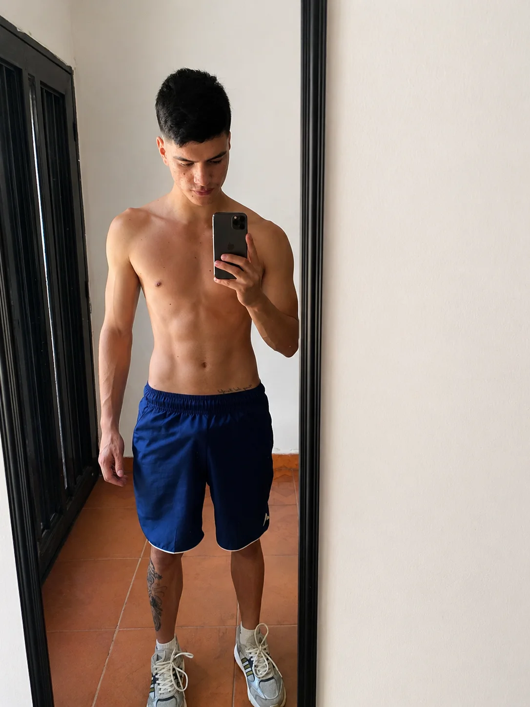 Foto em tendência de LeoTease 6845