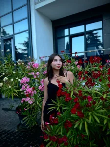 Beg_me_now Have you looked? Now think about what lies behind what the prince sees. Pic 5