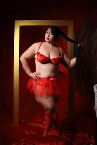 Keyla_Smitth crimson red Pic 4