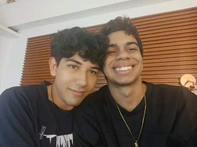 peakk_twiinns casual photoss Pic