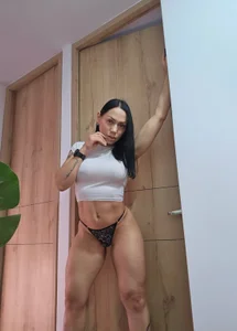mimmyfit1 💋 Wanna get closer? These photos are only for my real fans… Enjoy every inch of me. 💋 Foto 3