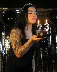 melody_cute10 It's my birthday🥳🖤 Let's enjoy this day together, August 10🖤 Pic 4