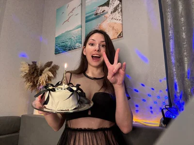 Ellaeternity 100k followers Foto