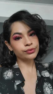 KasiaHall Do you like my makeup, or are you too distracted by my lips? 💋 Pic