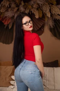 HellenDesire Jeans and a polo shirt? HOT! Pic 3