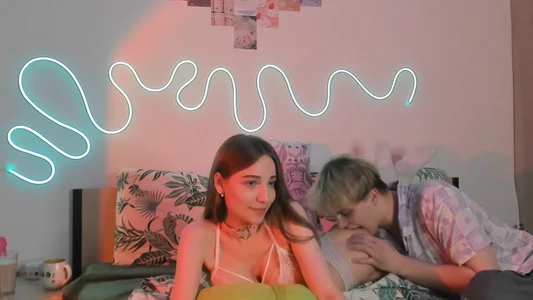 Emily_and_Ilumi Cute Foto 4