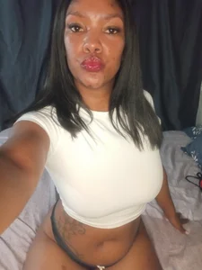 KikiBadgirl Public Pic 4