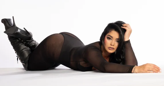 Salmavalentino Black poses🖤 صورة واحدة|Salmavalentino Black poses🖤 صورتان|Salmavalentino Black poses🖤  3 صور|Salmavalentino Black poses🖤  3 صورة