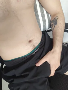 Hard cock in shorts 🍆 od GreenEyesFit  2 snímek