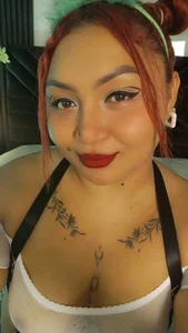 🍀👅 Feeling lucky? I’m going deeper for you today… 💦🔥 I’m LIVE now, come watch 😈 de Halleyrosse  3 photos