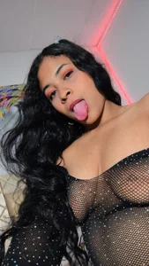 DAFNNEE_HOT Public Pic