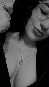 Megan_Jonesss_ Your girl in black and white Bilde 2
