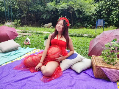 sexy pregnant
