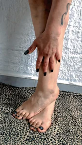 Trinityy__Yesterday I took a break to do some repairs on my nails and get a little prettier 🌸🥰😘💋图片