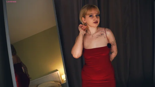 QueenieBerner my sexy red dress Pic 3
