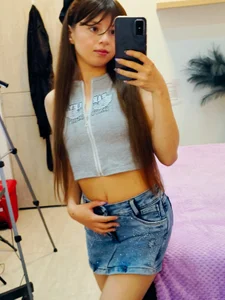 My skirt wants to be part of the floor and my body wants to be yours de VioletaNova  Imagens