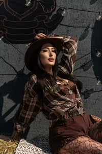 EmmaLawrens 𝚃𝚑𝚎 𝚋𝚎𝚜𝚝 𝚌𝚘𝚠𝚋𝚘𝚢 𝚍𝚊𝚢 Pic 3