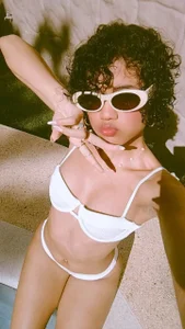 Aprillbrunette Public Bilde 9