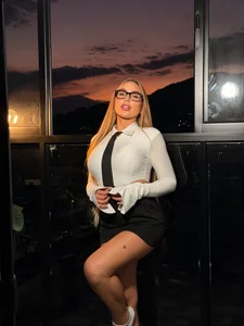 I'm your sexy secretary de Lizz_Tayler  5 photos