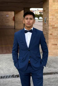 adrik_cano__ ME IN SUIT Foto 2
