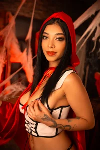 AshleyBaker1 Little Red Riding Hood 🍎  4. fénykép