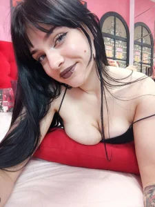 _Alison__のForbidden Glowの 2枚の写真