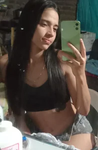 AmelieLaurentC Hello, babe 😘 Ready to have a fun, seductive day together? I’m live from 8:30 a.m. to 3:30 p.m., pl slika 4