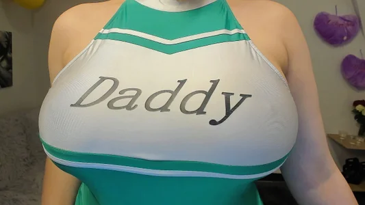TinniAngelのdaddy's girl ( so huge boobs)の 3枚の写真