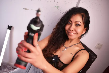 ElyaQuinn: Power Tools & Power Moves ( 5 фото)