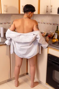 ZoeKrugのcooking something hot to eat me 🤭🤭の枚の写真