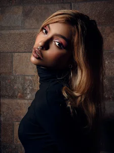 Carmilla_ face, humidity and darkness Pic 3