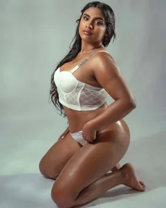 victoria_roussee Public Pic 7