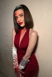 Anita_Robby kullanıcısının Halloween Prom Queen👑 albümü -  9 fotoğraf