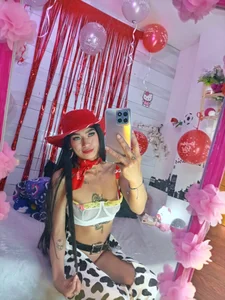 Sara_Caplerxx Let HALLOWEEN begin NOW🤡🥳👻 Pic 2