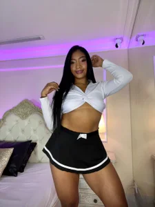 Samantha_Bale 🔥🖤 Soft, feminine, and just a little mischievous. Bilde