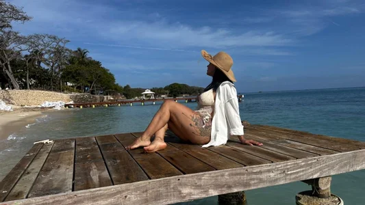 veronika_naughty Wonderful island of sun and white sand Foto 2