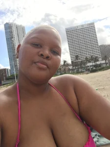 BigbuttRosie Beach Day Billede