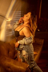 CarlaRossi_ Blue heat Hình 7