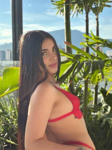 MiaLaurence Shy girl, big blush, racing heart Pic 3