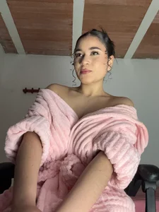 Scarlett_Vixet Public Pic 3