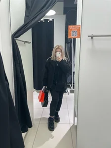 Red_Blonde_ shopping Immagine  2