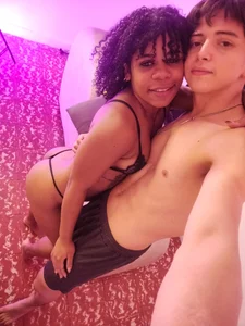 photos de HotCouple_OS  3 Imagens