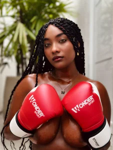 Coral_Lise Sexy black and strong Pic 8