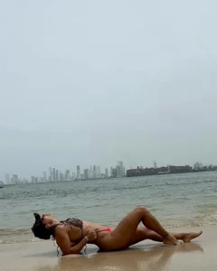 MissCharlize on the beach Foto 6