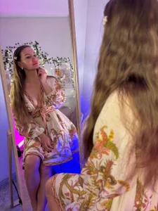 Katrina_Jones_ Public Fotka